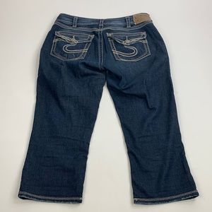 Silver Jeans Suki Surplus Capri Size 30 Stretch Dark wash denim Zip Button up